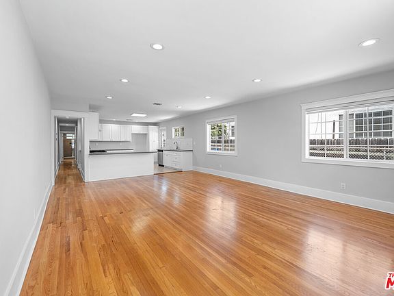 4th image of 1011 S Plymouth Blvd