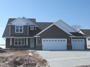 872 Lotus Trl, Menasha, WI 54952