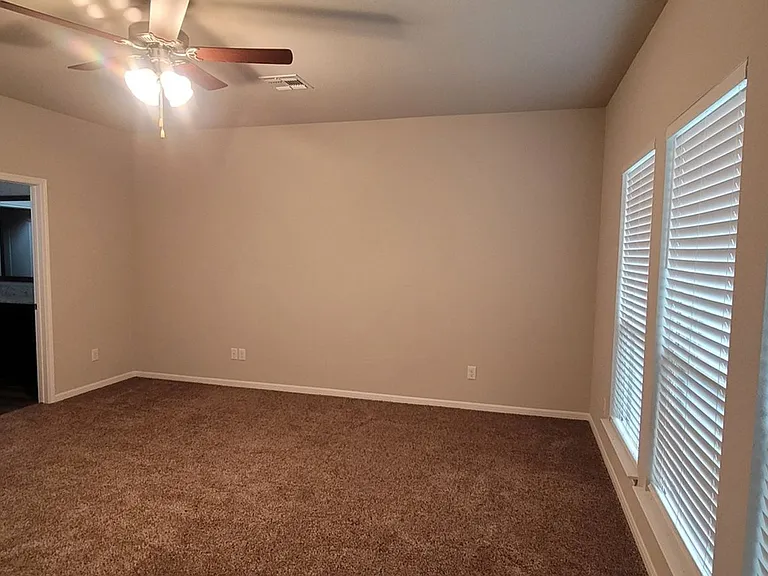 3206 Trinity Dr — Photo 12
