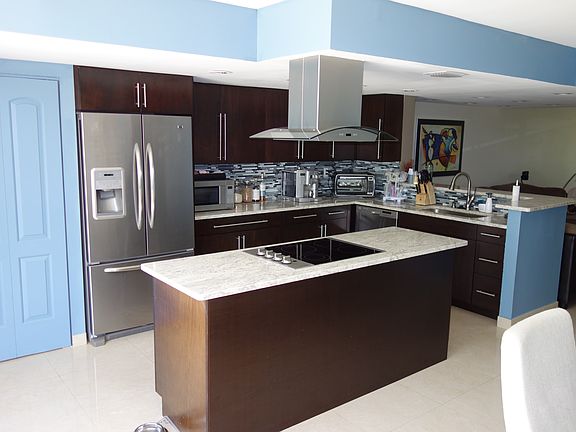 3rd image of 2705 NE 10th St