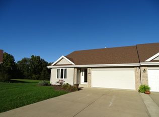 2202 Hillside Ct, Freeport, IL 61032