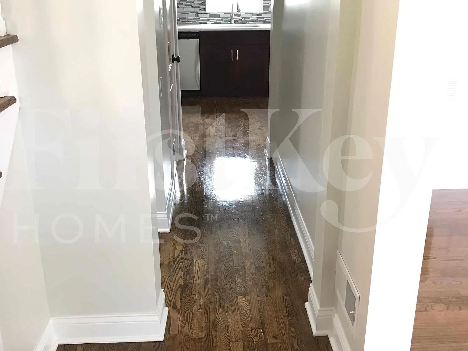 5 bed, 2.5 bath, 1450 sqft, $2,805 — Photo 2