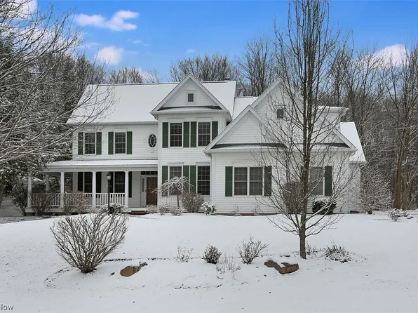 8390 Bainbrook Dr, Chagrin Falls, OH 44023