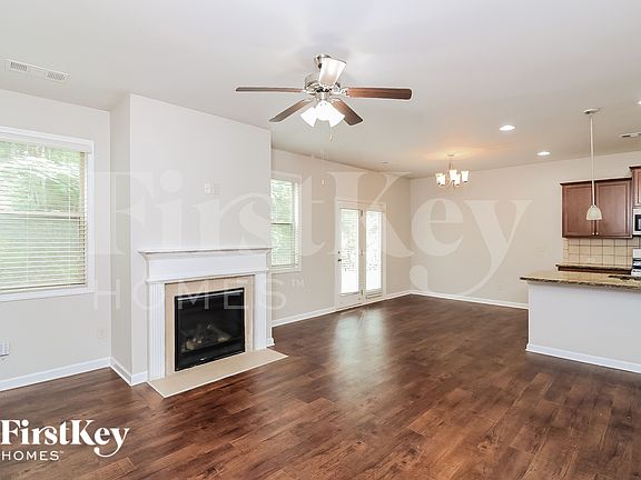 3rd image of 404 Silverwood Dr