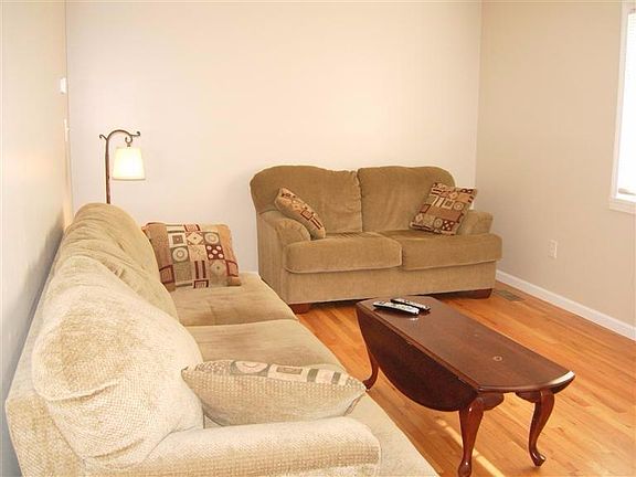 2nd image of 2 Greeneview Dr