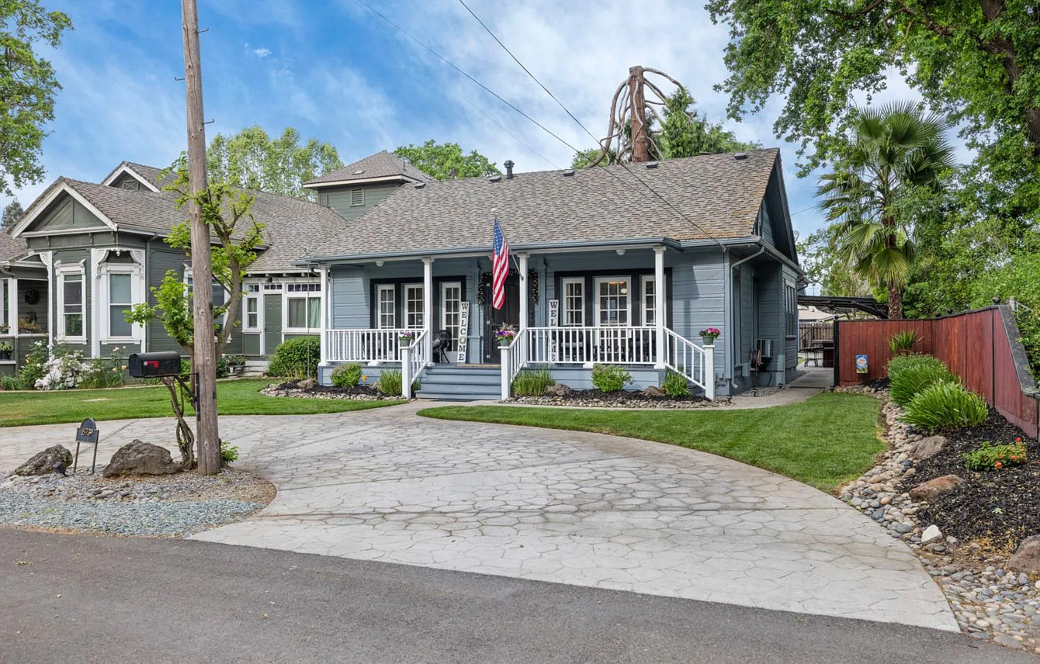 18739 Lilac St photo 1