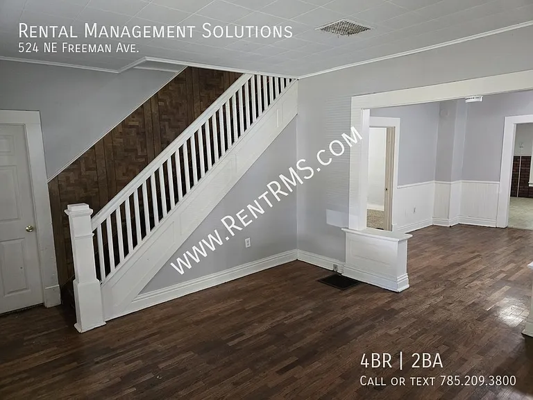 524 NE Freeman Ave — Photo 4