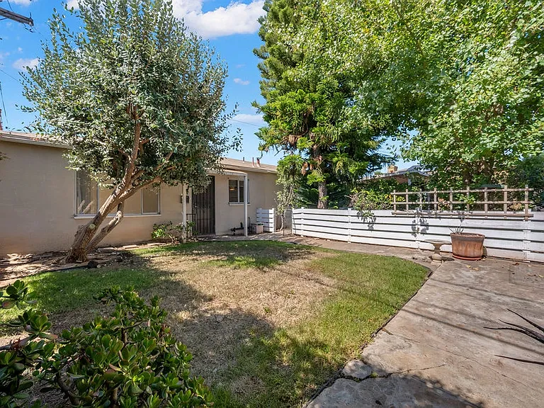 4735 Valencia Dr #1/2 — Photo 12
