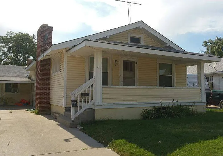 141 S 8th Ave — Photo 1