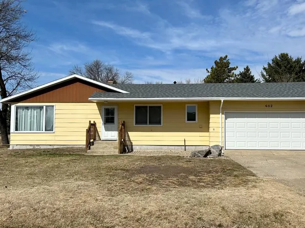 602 3rd St, Leola, SD 57456