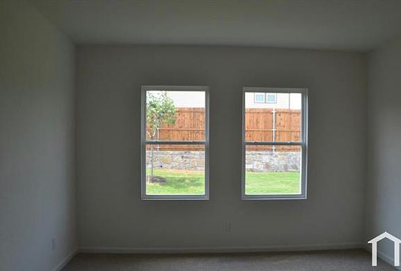 4th image of 829 Cedar Elm Dr