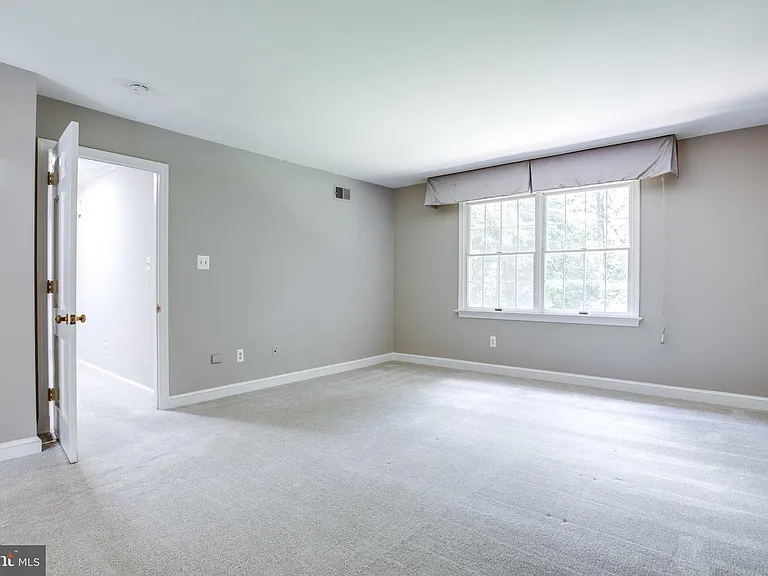 8500 Brook Rd — Photo 26