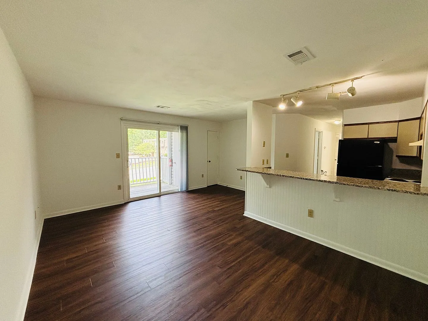 4 Bedroom 2 Bath Condo — Photo 4