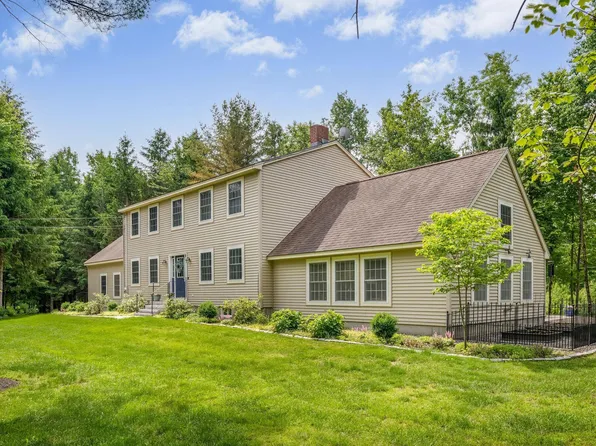 36 Blake Road, Farmingdale, ME 04344