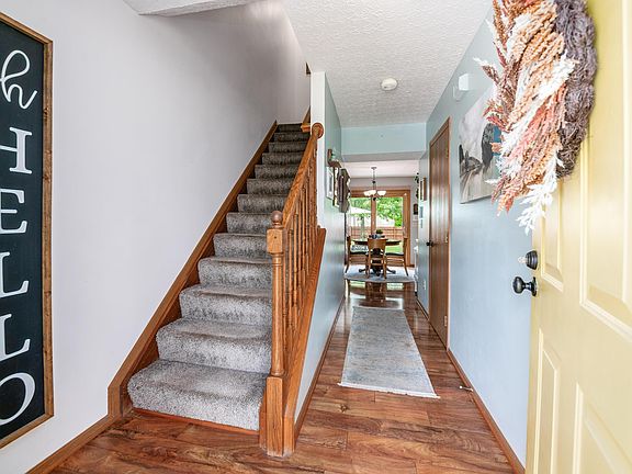 3rd image of 2895 Pheasant Field Dr