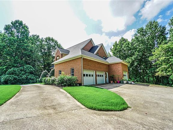 5th image of 4423 Stratford Dr