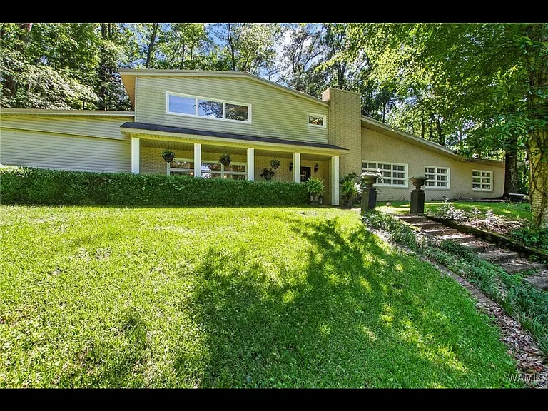 7 Lakeshore Dr — Photo 1