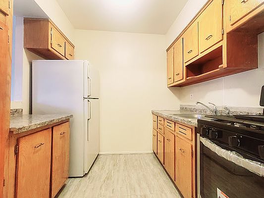 3rd image of 5110 Avenue S #1