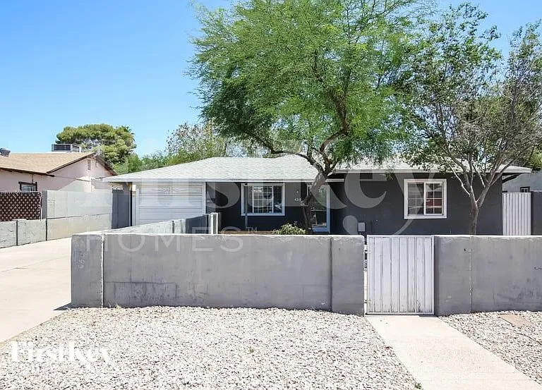 4319 N 15th Ave — Photo 1