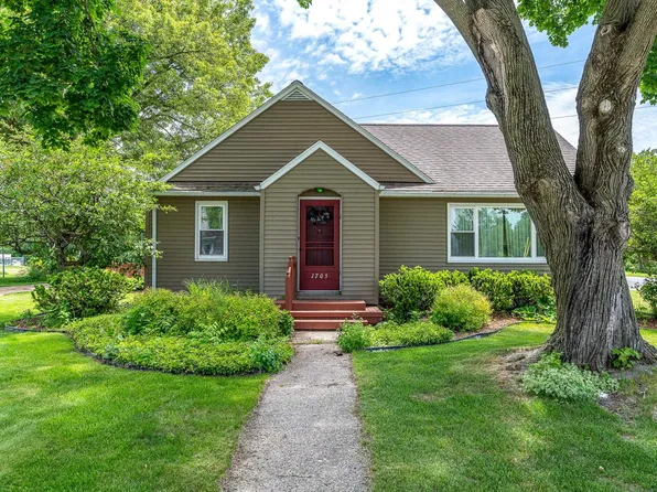 1705 Virginia Ave, Savanna, IL 61074