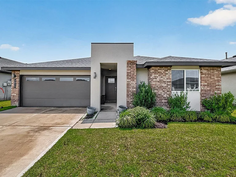 3822 Sparkman Ln — Photo 1
