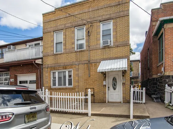 224 7th St, Fairview, NJ 07022