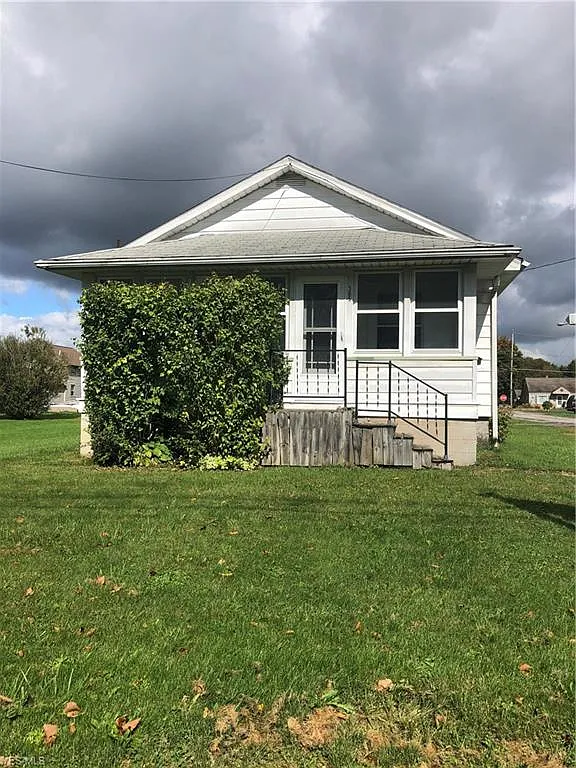 385 Como Ave photo 1