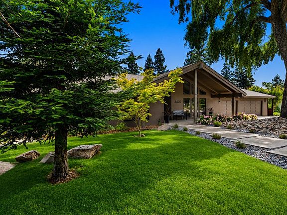 3rd image of 11401 Valley Oak Dr