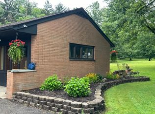 13846 Mayfield Rd, Chardon, OH 44024
