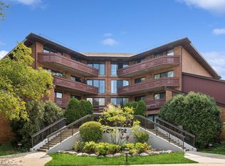 702 Waukegan Rd APT 405, Glenview, IL 60025