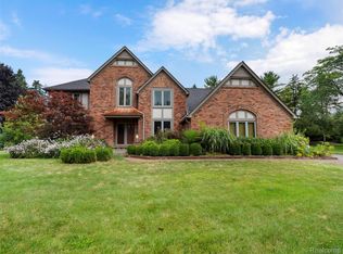 1906 Independence Ct, Rochester Hills, MI 48306