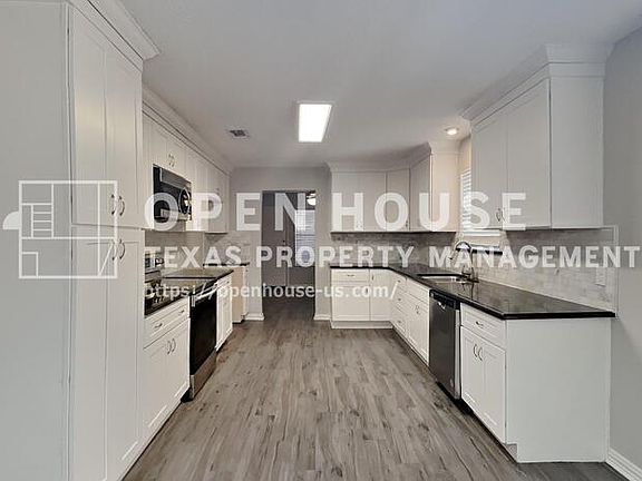 5th image of 1513 Warwick Dr