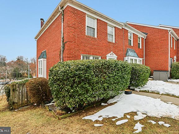 3rd image of 915 Dartmouthglen Way