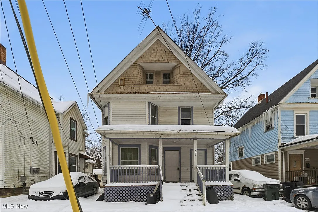127 Charles Ct photo 1