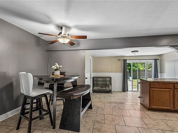 5th image of 3676 Meadowdale Dr
