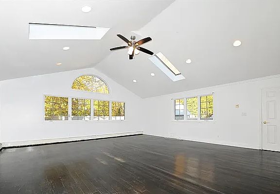 5th image of 22011 Kingsbury Ave