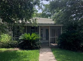 3818 Putnam Dr, Bacliff, TX 77518