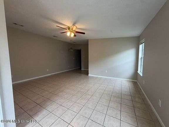 3rd image of 924 Greystone Dr #37A