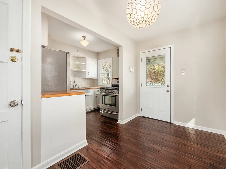 316 E Weisheimer Rd — Photo 3
