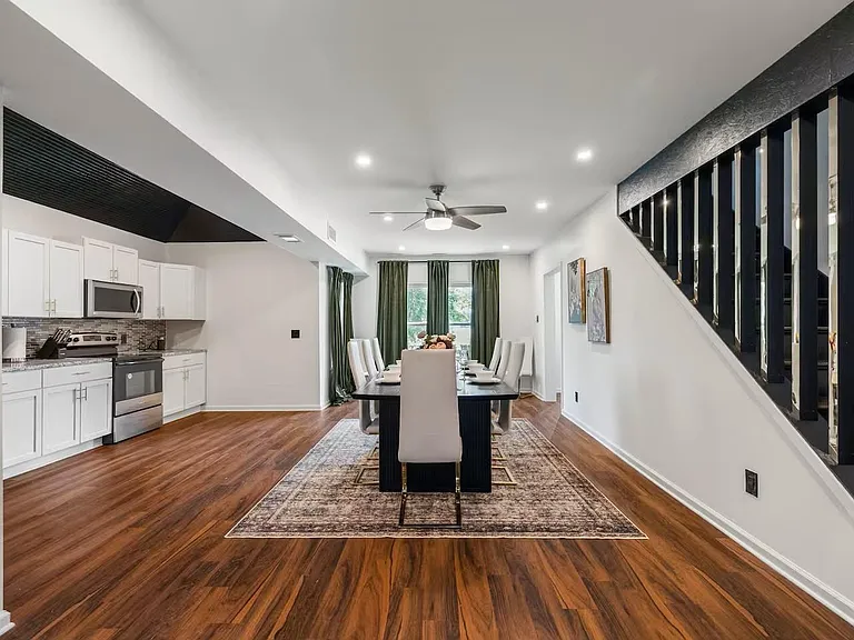2724 Southmore Blvd — Photo 3