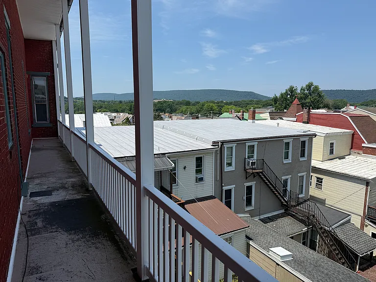 413 State St #10 — Photo 11