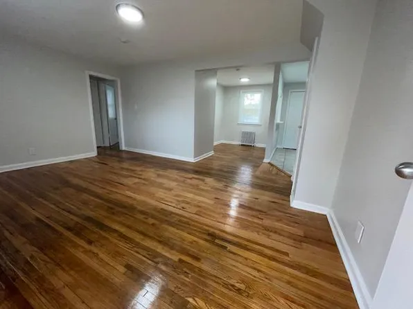 118 Chestnut St, Bridgeport, CT 06604