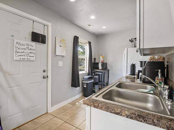 5th image of 827-829 S Terrace Dr