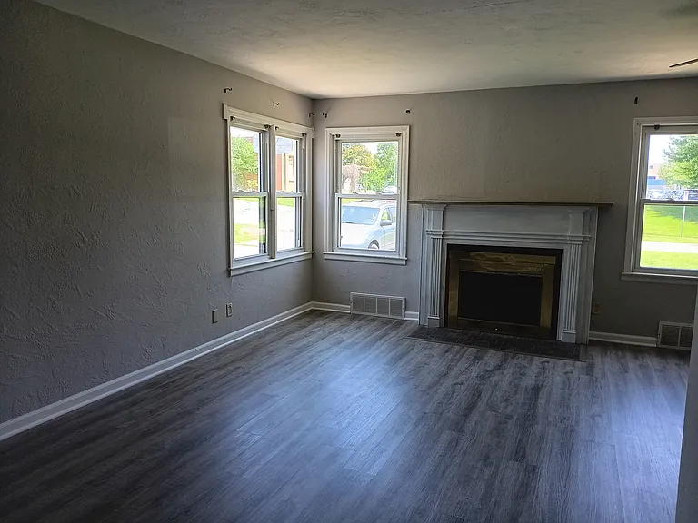 5730 Flint St — Photo 2