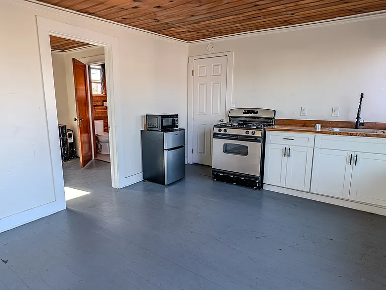 34 S Santa Rosa St #B — Photo 4