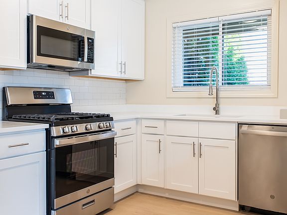 5th image of 57 Montoya Cir #2B-2Ba-1085Sqft