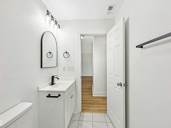 2nd image of 2126 N Kenyon St