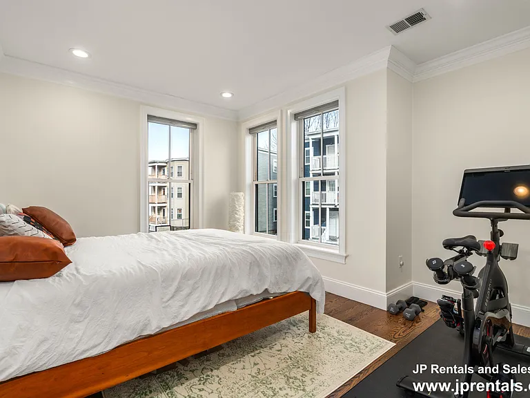 136 Sydney St #5 — Photo 15