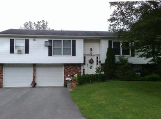 29 Harrogate Rd, New Hartford, NY 13413