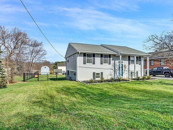 3rd image of 3639 Evelyn Dr